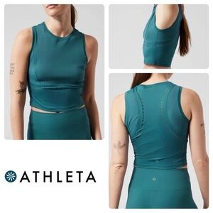 🆕 NWT Athleta Levitate Tank in Borealis Green